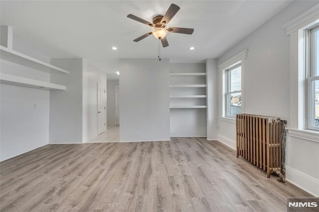 Foto del edificio - 425 Hancock Pl