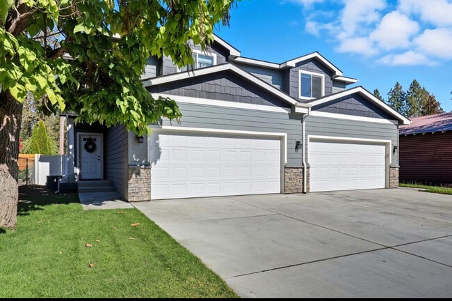 Building Photo - 7 E Chatham Ave