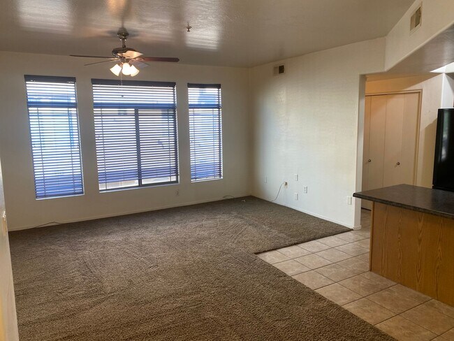 Building Photo - 2 bed, 2.5 bath, 2 car garage Townhome