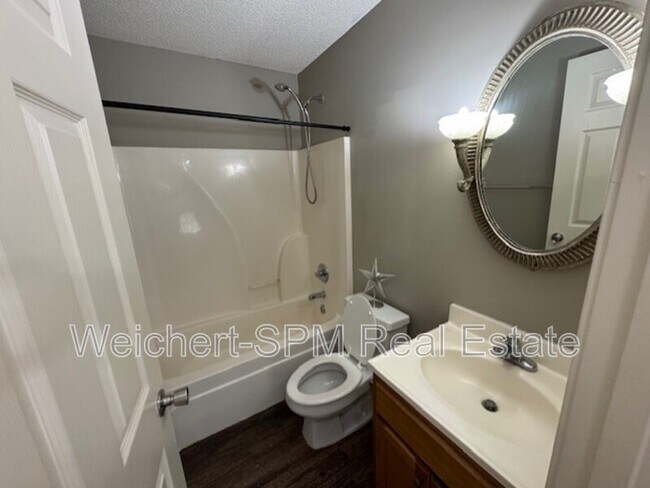 Building Photo - 9258 Lazzini Cove