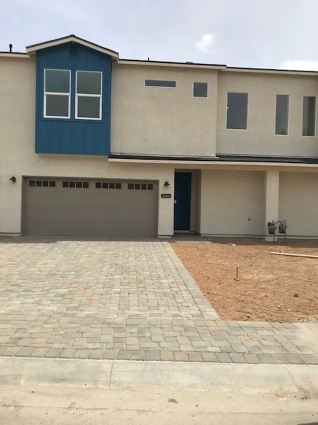 Foto del edificio - 3 bed 2 1/2 bath townhome in gated communi...