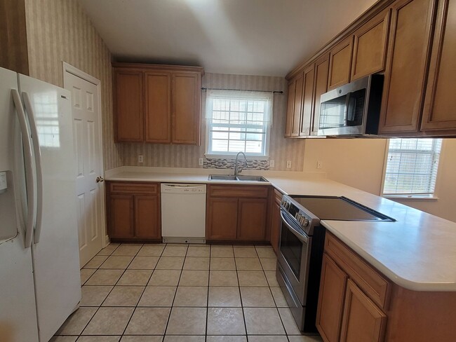 Foto del edificio - MODERN 3/2 w/ Garage, Spa Tub, Wood Floors...