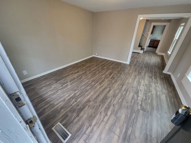 Foto del edificio - 626 Ross Ave 2BR/1BA (Hamilton)