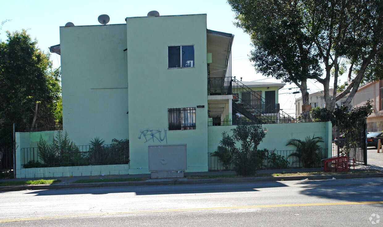 Building Photo - 132 Vernon Ave