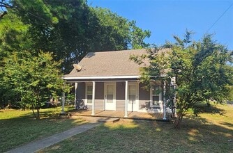 Building Photo - 200 Trollinger St