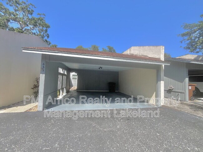 Foto del edificio - 6576 Sweetbriar Ln