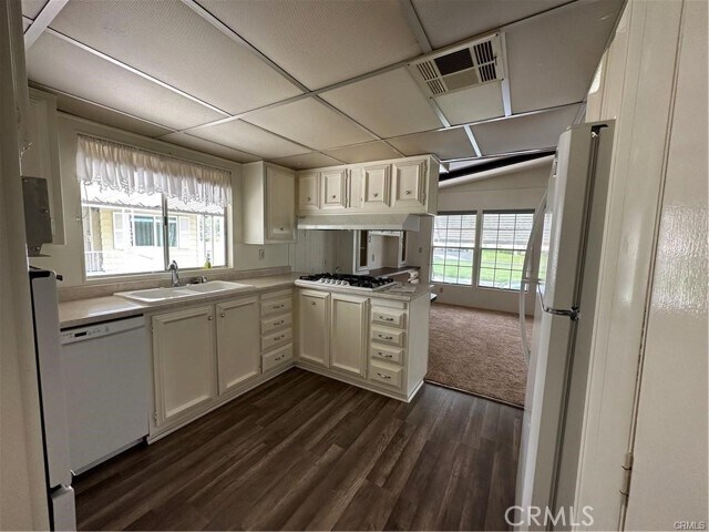 Foto del edificio - 2230 Lake Park Dr