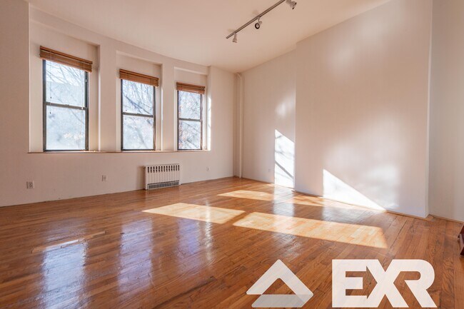 Building Photo - 521 W 149th St