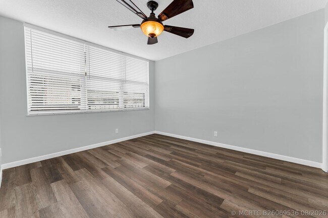 Building Photo - 931 Gardenia Dr