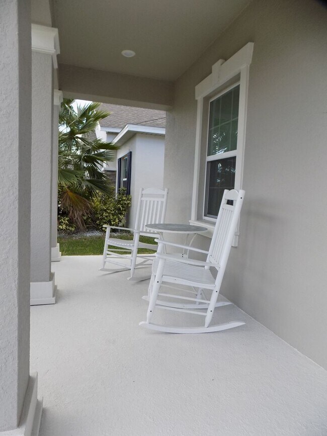 Building Photo - 1713 Chatsworth Cir