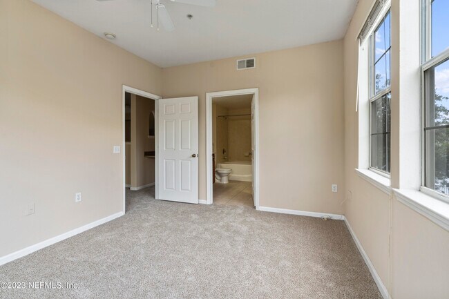 Foto del edificio - 8550 Touchton Rd