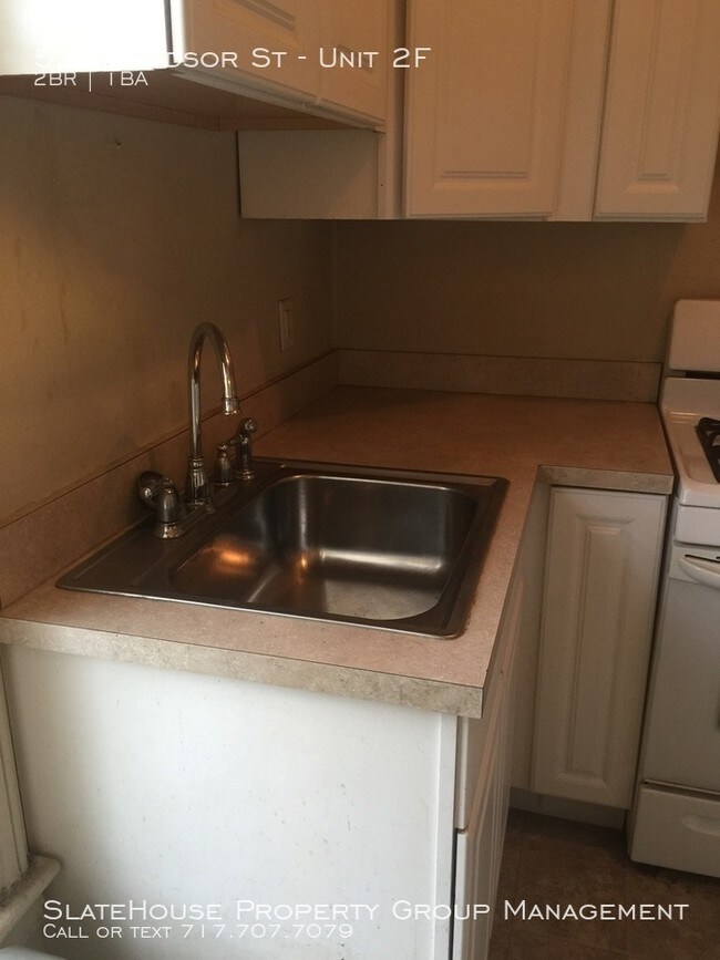 Building Photo - 2 Bedroom Apartment