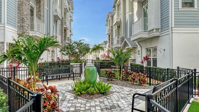 Foto del edificio - 512 Laurel Pk Dr