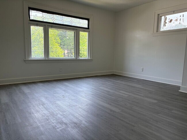 Foto del edificio - 3164 W 48th St