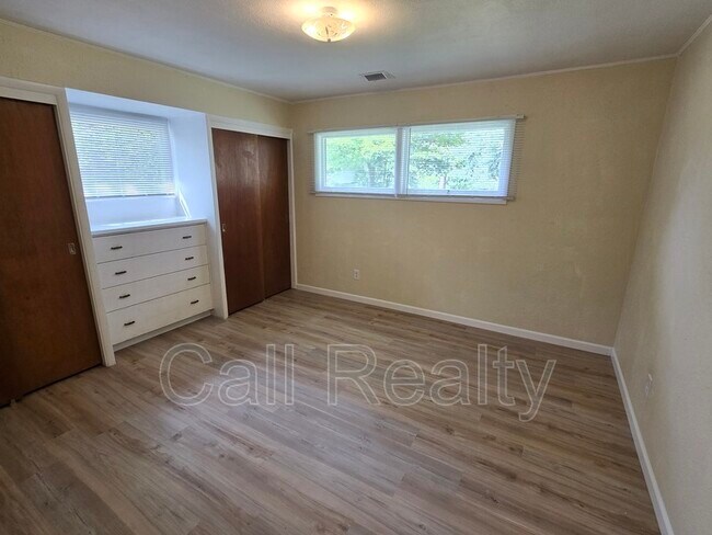 Foto del edificio - 7610 E S Riverway Ave