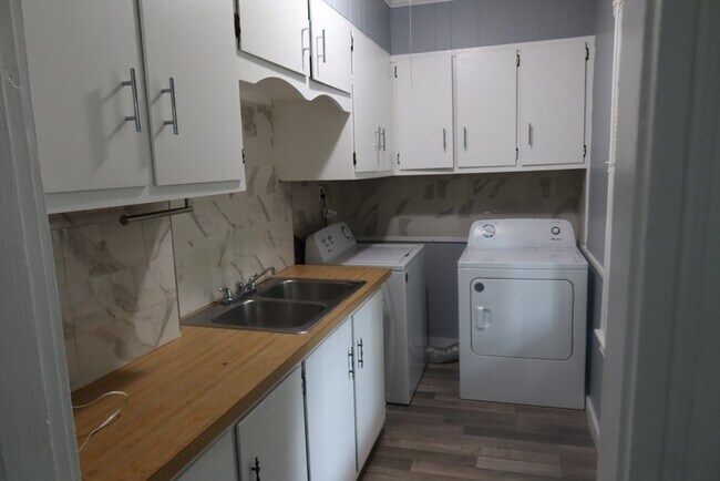 Building Photo - 348 Fairmount St