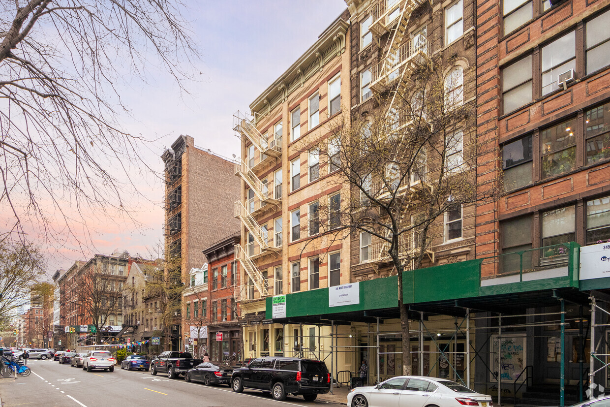 Foto principal - 351-353 W Broadway
