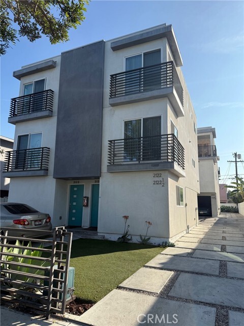 Foto principal - 2122 Carmona Ave