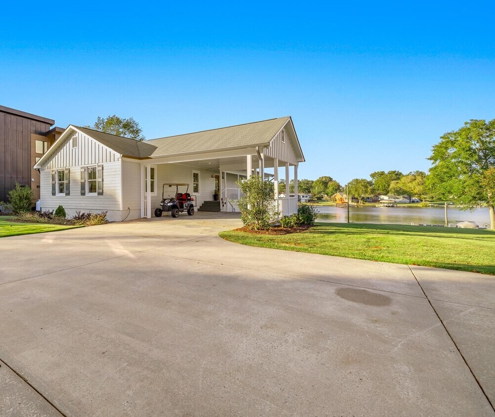 Primary Photo - 126 Riverside Dr