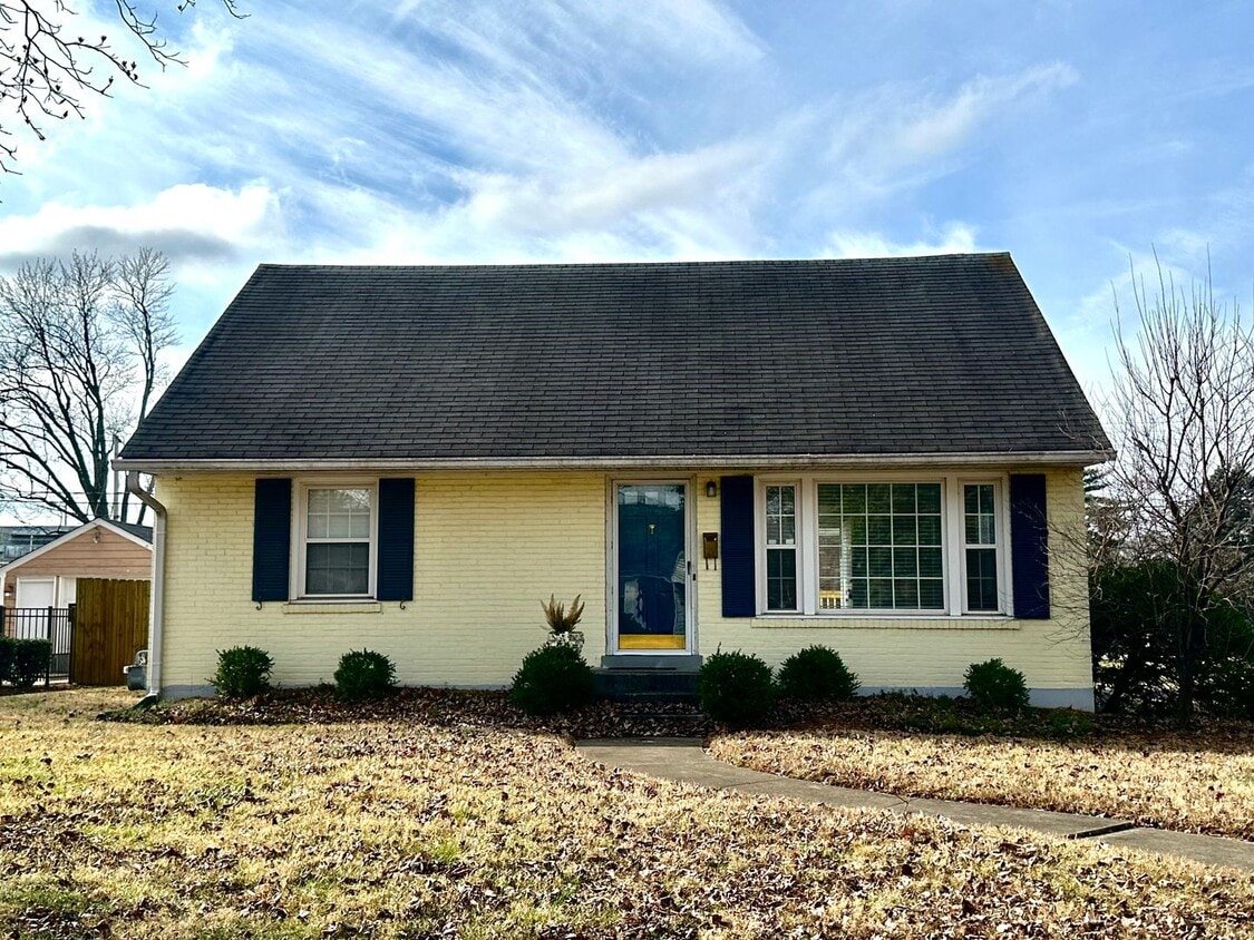 Spacious and stylish home in a prime Louisville location! - Spacious and stylish home in a prime Louisville location!