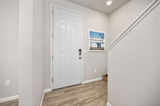 Foto del edificio - Gorgeous 3bed/3bath w/ Mountain Views - Bu...