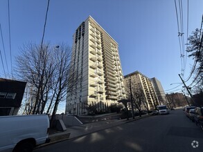 Building Photo - 160 Overlook Ave