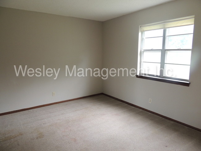 Building Photo - 2621 N 155th Ter