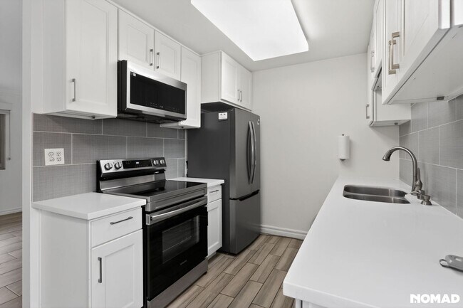 Foto del edificio - 8650 Belford Ave