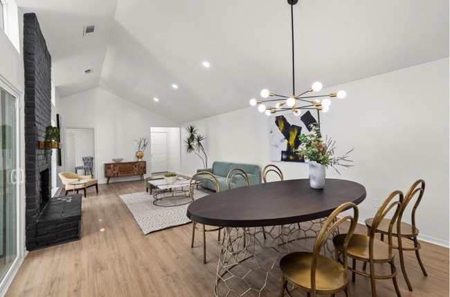 Building Photo - 2019 Wilcrest Dr