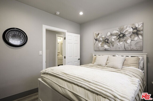 Foto del edificio - 1559 1/2 S Harvard Boulevard Unit