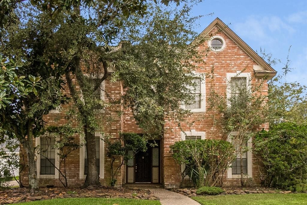 Foto principal - 5631 Spring Lodge Dr