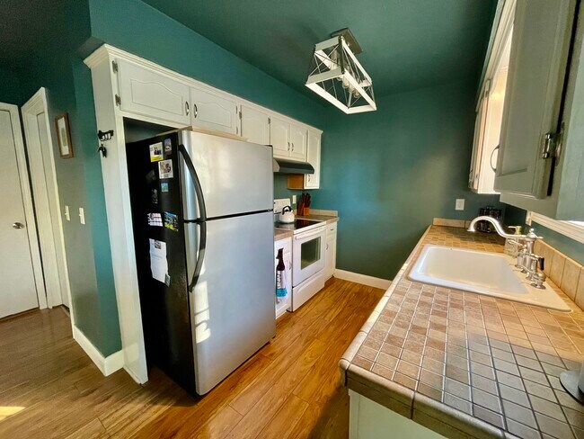 Kitchen - 2131 S Colgate Ave