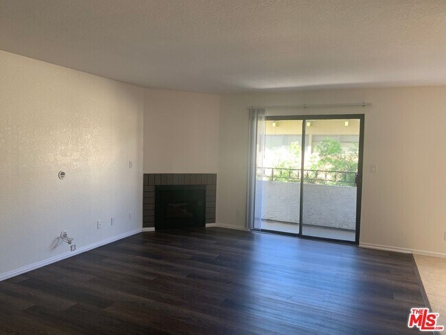 Foto del edificio - 4353 Coldwater Canyon Ave