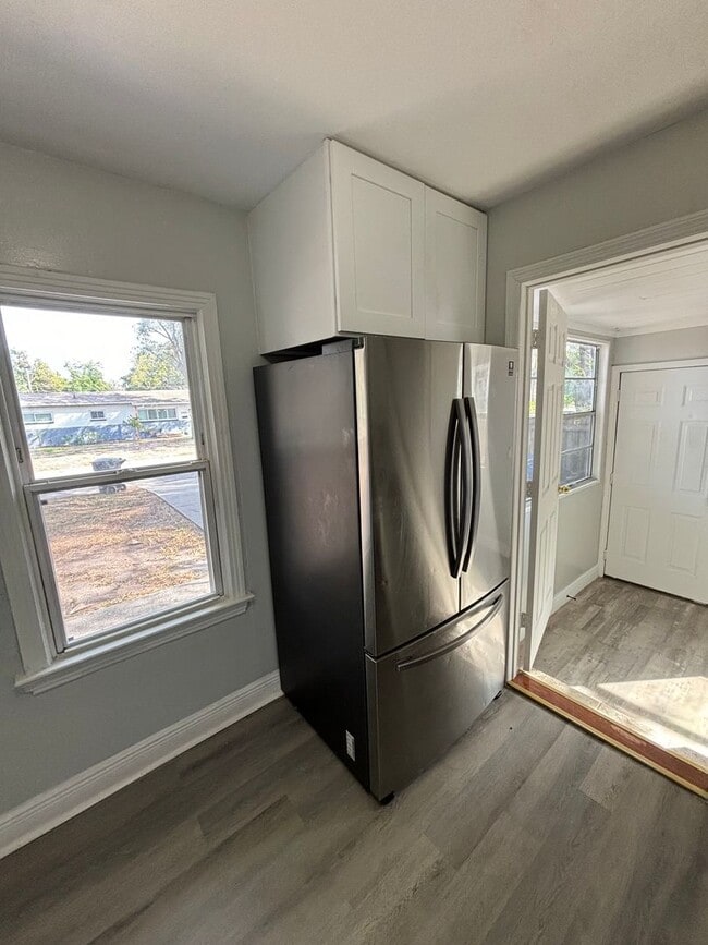 Building Photo - 3 Bed 1 Bath North St. Petersburg