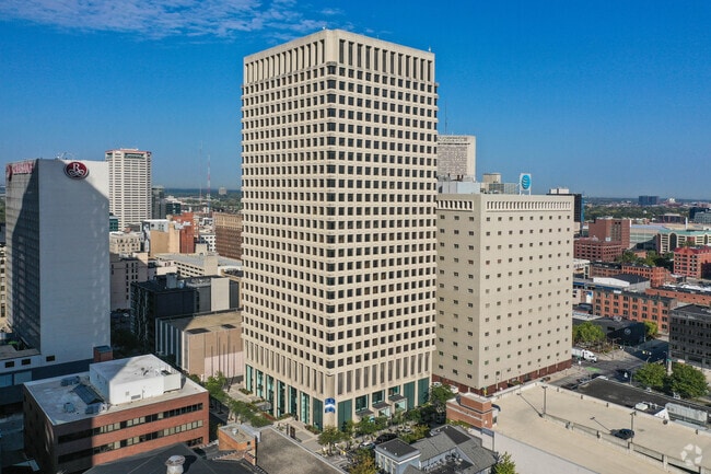 Building Photo - Continental Tower