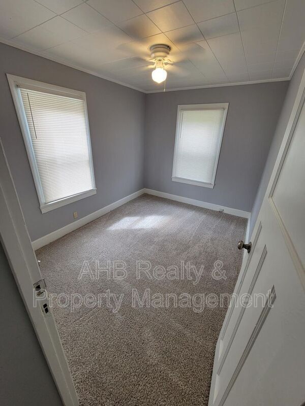 Foto del edificio - 1104 W Webb Ave