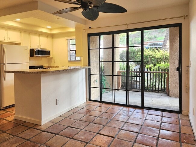 Foto del edificio - FOR LEASE - Available now!