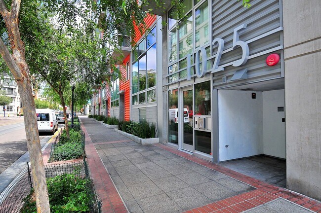 Foto del edificio - 2 bedroom 2 story East Village loft at Fah...