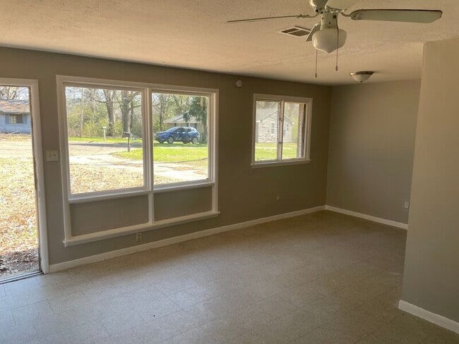 Building Photo - 2849 Engleside Dr