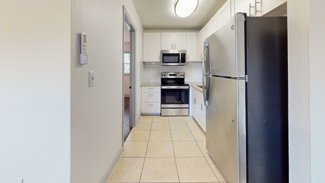 Biscayne Bay - Kitchen.jpg - Bayshore Palms at Soho