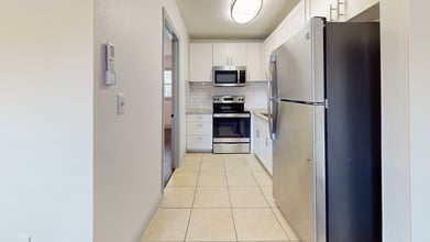Biscayne Bay - Kitchen.jpg - Bayshore Palms at Soho