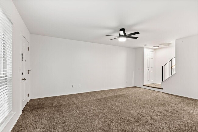 Foto del edificio - 3034 Forest Creek Ct