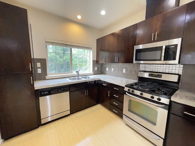 Foto del edificio - 659 NE Adwick Dr