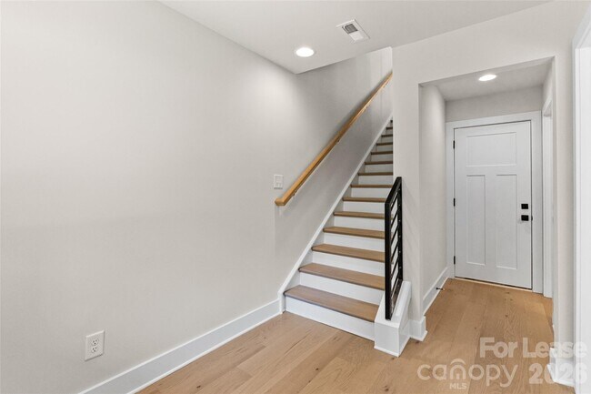 Building Photo - 6017 Irwins Br Dr