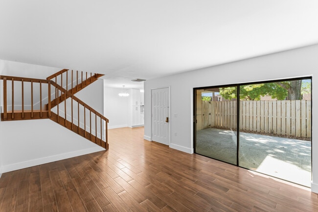 Building Photo - 1204 12th Ln