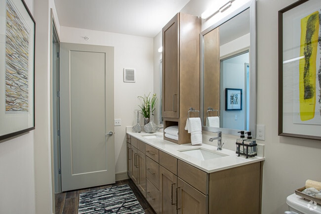 1BR, 1BA - 828 SF - The Grand at the Domain