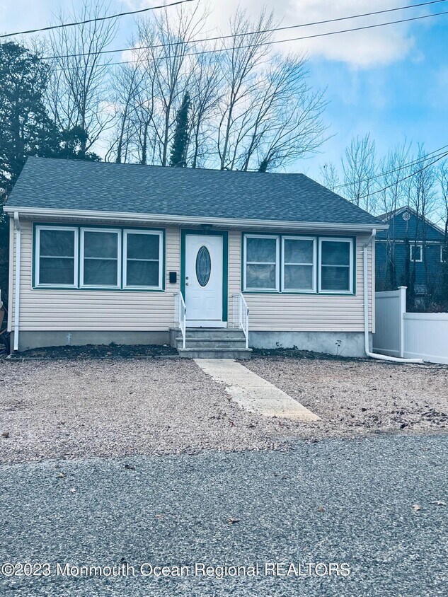 18 Tudor Ave, Pine Beach, NJ 08741 House Rental in Pine Beach, NJ