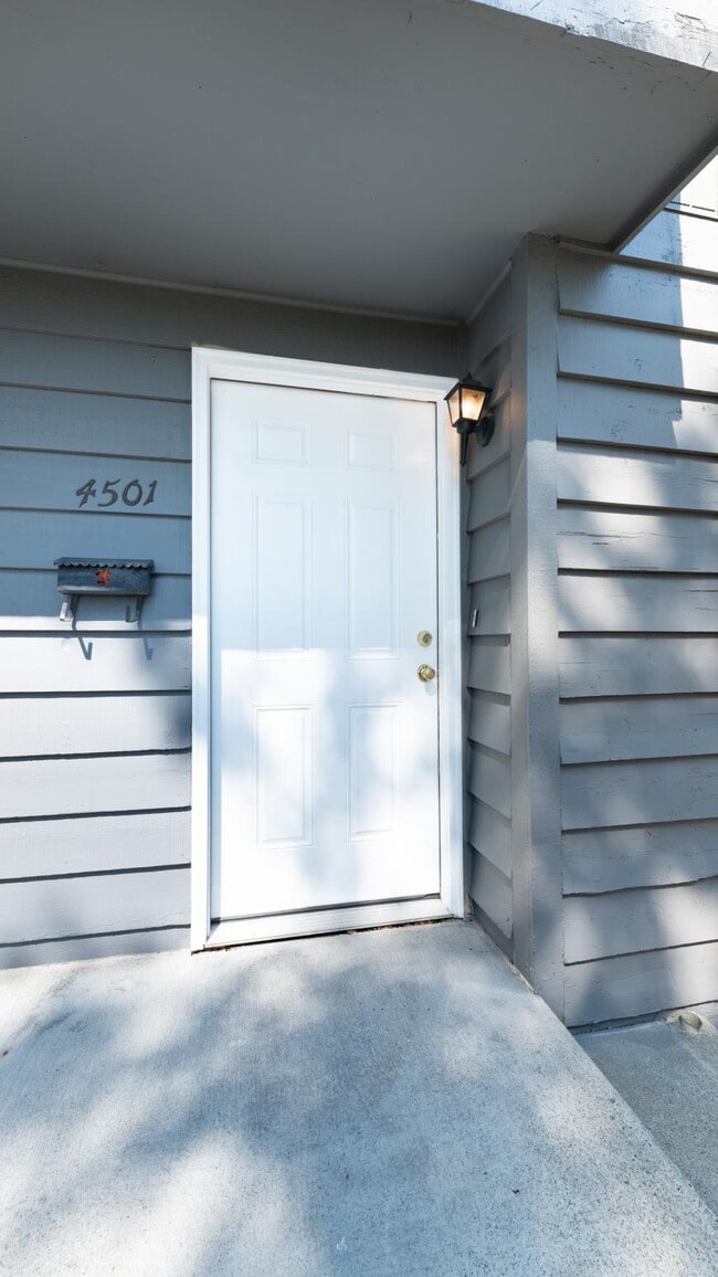 Building Photo - 2 bedroom in Mountlake Terrace WA 98043