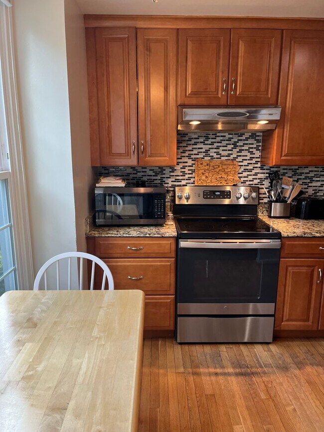 Foto del edificio - Well Mainainted -TH for Rent in Burke - 3 ...