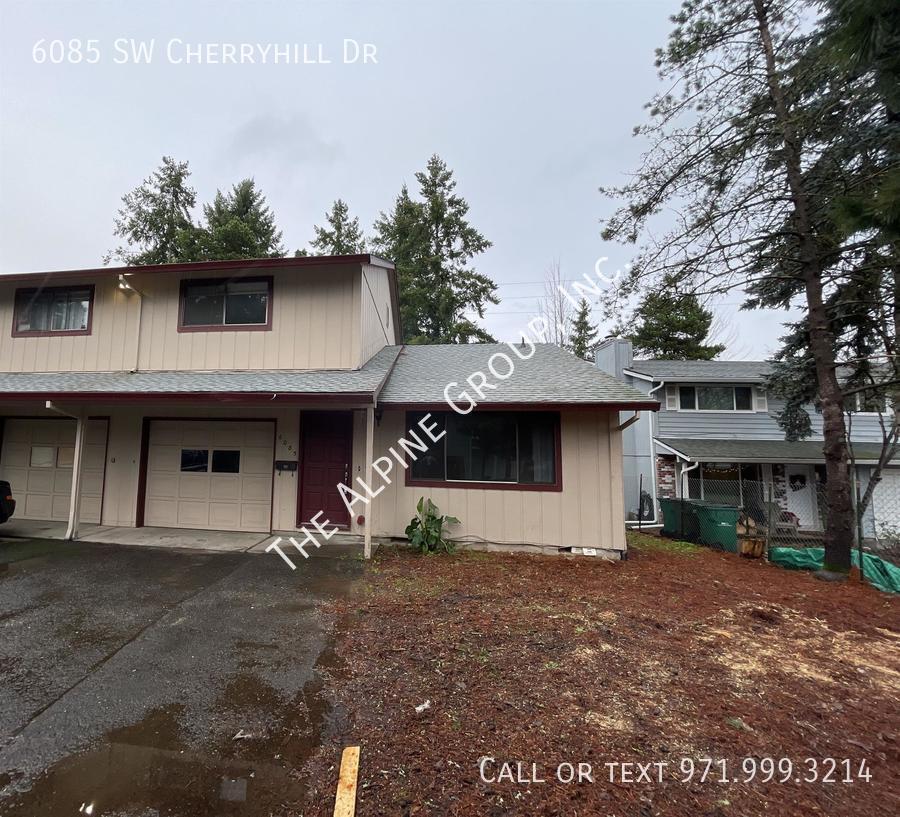 Primary Photo - Two bedroom townhome duplex, spacious livi...